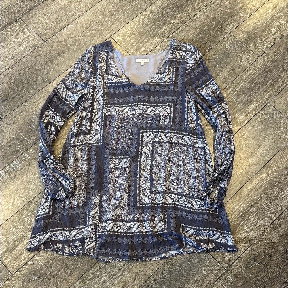 Promesa Blue and White Patterned Tunic Top